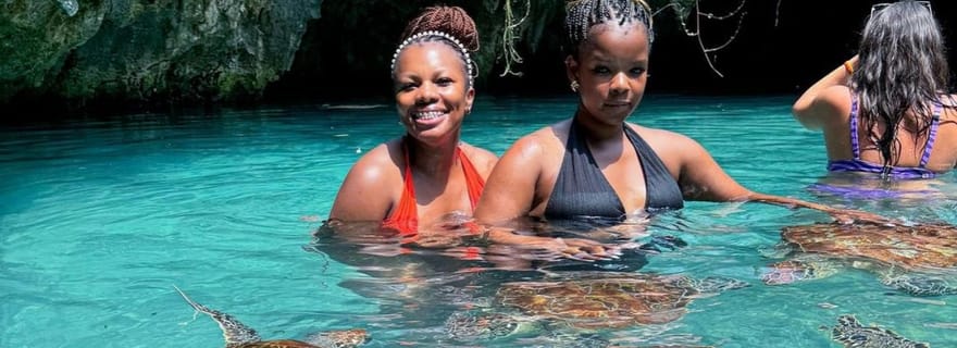 Zanzibar : Nager avec les tortues à l'aquarium de la grotte de Salaam