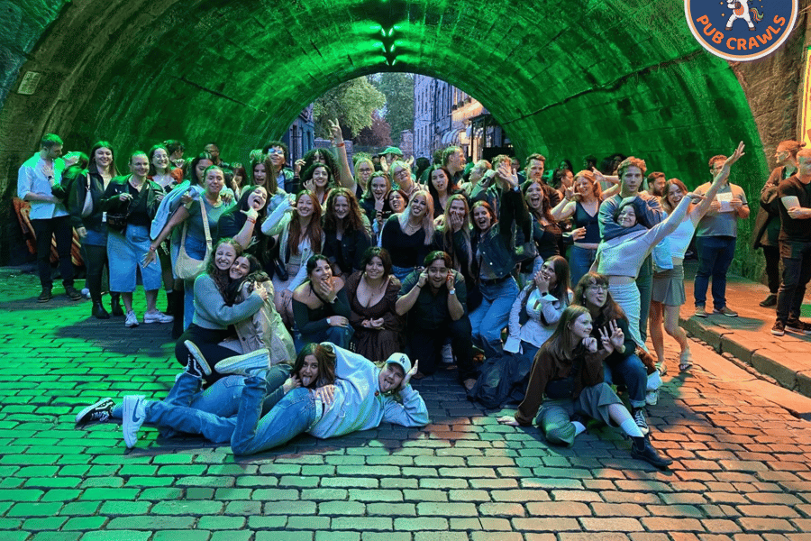 Edinburgh: Party-Kneipentour – 7 Bars & VIP-Eintritt. Foto: GetYourGuide Edinburgh: Party-Kneipentour – 7 Bars & VIP-Eintritt. Foto: GetYourGuide