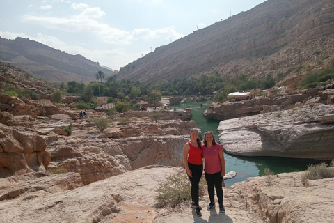 Oman Discovery: 3-Day Private Tour with Hotel Stay & Meals
