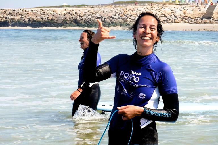 Journée de surf à l&#039;école de surf de Porto 3h de cours de surf avec navette3 heures de cours de surf avec Porto Surf School