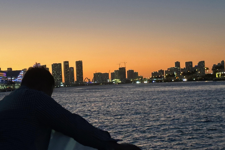 Miami: Unlimited Prosecco Cruise with Skyline Views