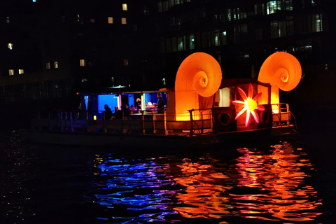 Berlin: Evening Sightseeing Tour with Specially Illuminated Boats