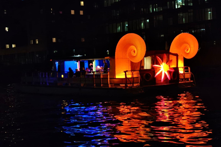 Berlin: Evening Sightseeing Tour with Specially Illuminated Boats