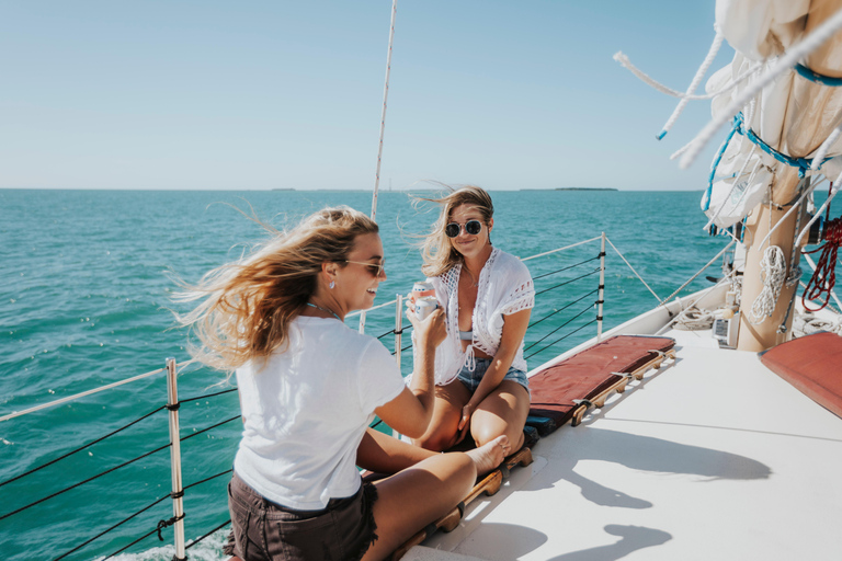 Excursão de vela, mergulho com snorkel, caiaque e pôr do sol em Key West à tarde