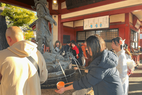 Tokyo: Asakusa Temple & Shrine Walking Tour with Local Guide Tokyo: Asakusa Guided Walking Tour Visiting Sensoji Temple