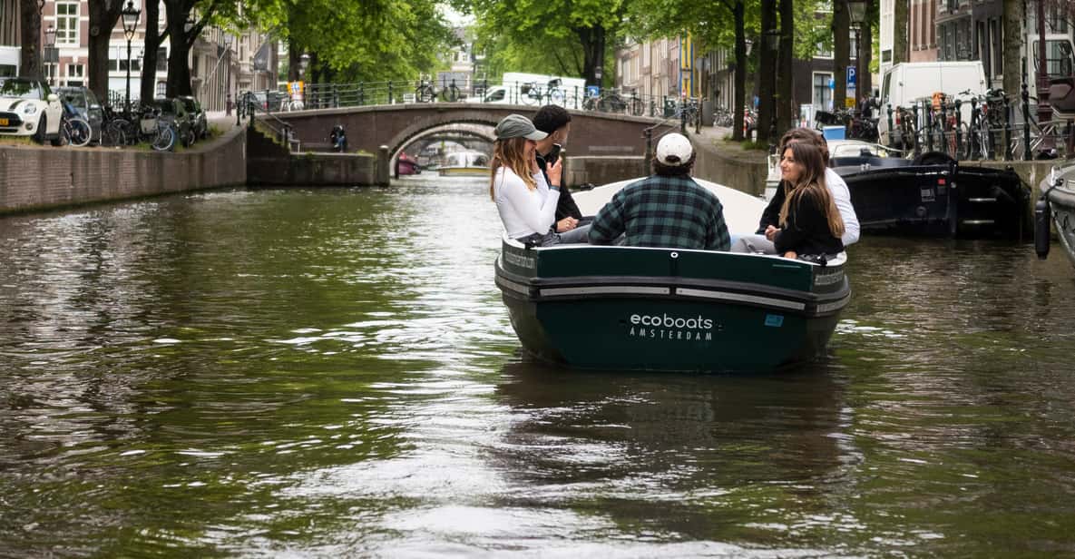 Afbeelding 1 van Amsterdam: Kapitein voor een dag 2 uur bootverhuur