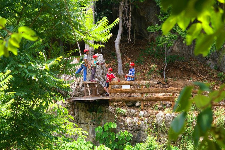 Krabi: Experiência de tirolesa, quadriciclo e escalada em cordaZipline de dia inteiro