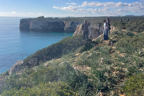 Cala Romántica/Cala Varquez: Caves Trekking Tour