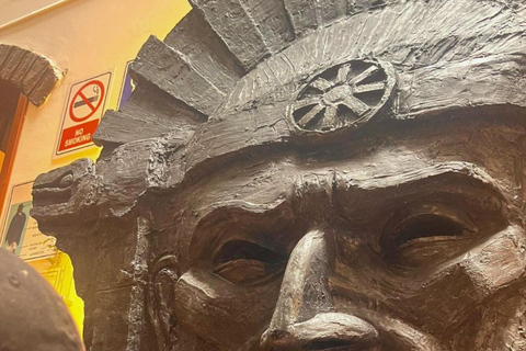 Quito Historic Center: Poncho Museum & Finger Painting Workshop & Souvenir Quito's Historic Center: Poncho Museum, Finger Painting Workshop, and Souvenir