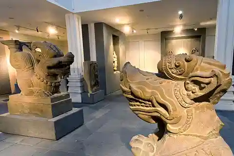Da Nang: Montañas de Mármol, Buda de la Dama y Visita al Museo Cham Pa