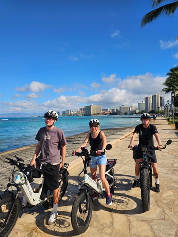 Waikiki: Guided E-Bike Tour with Local History & Ocean Views