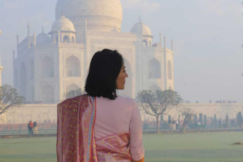 From Delhi Taj Mahal photoshoot in traditional Indian outfit From Delhi: Photoshoot+ Tickets+ Guide+ Rental saree & Kurta