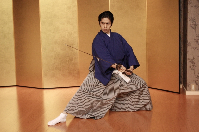 Kyoto: Samurai-Kenbu-Show – traditioneller SchwerttanzNormales Ticket – Samurai-Kenbu-Show & Mini-Erlebnisse