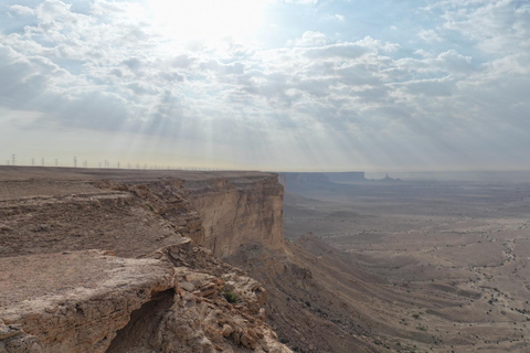 From Riyadh: Edge of the World and Darb Al-Manjoor Adventure