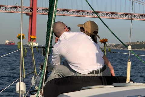 لشبونة: رحلة بحرية رومانسية عند غروب الشمس مع النبيذ والتاباس البرتغالي