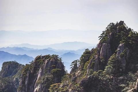 Huangshan: Mountain Top Day Trip with Cable Car and Pickup