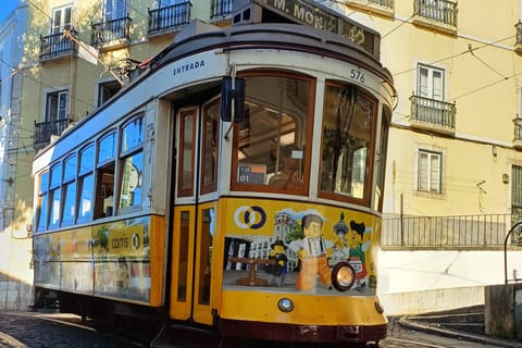 Lisbon: Layover Tour with Airport Pickup and Drop-Off