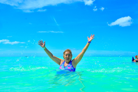 Punta Cana: Saona Island Catamaran in Caribbean Deluxe VIP