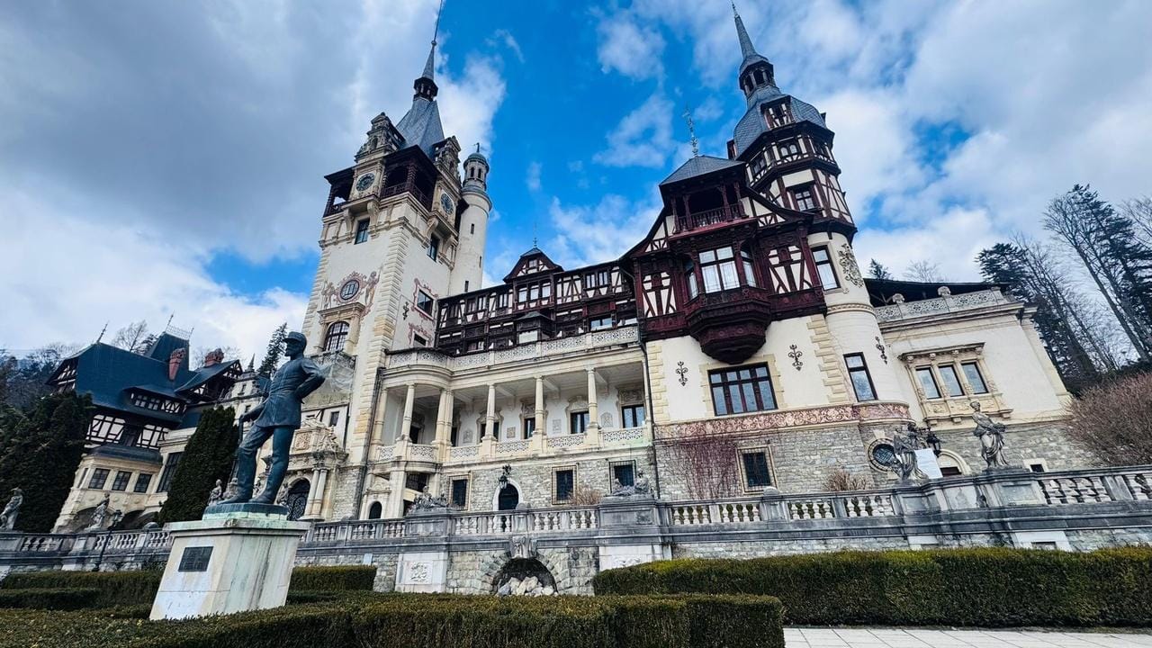 Tagestour zu den Schlössern in Siebenbürgen: Peles, Cantacuzino & Bran