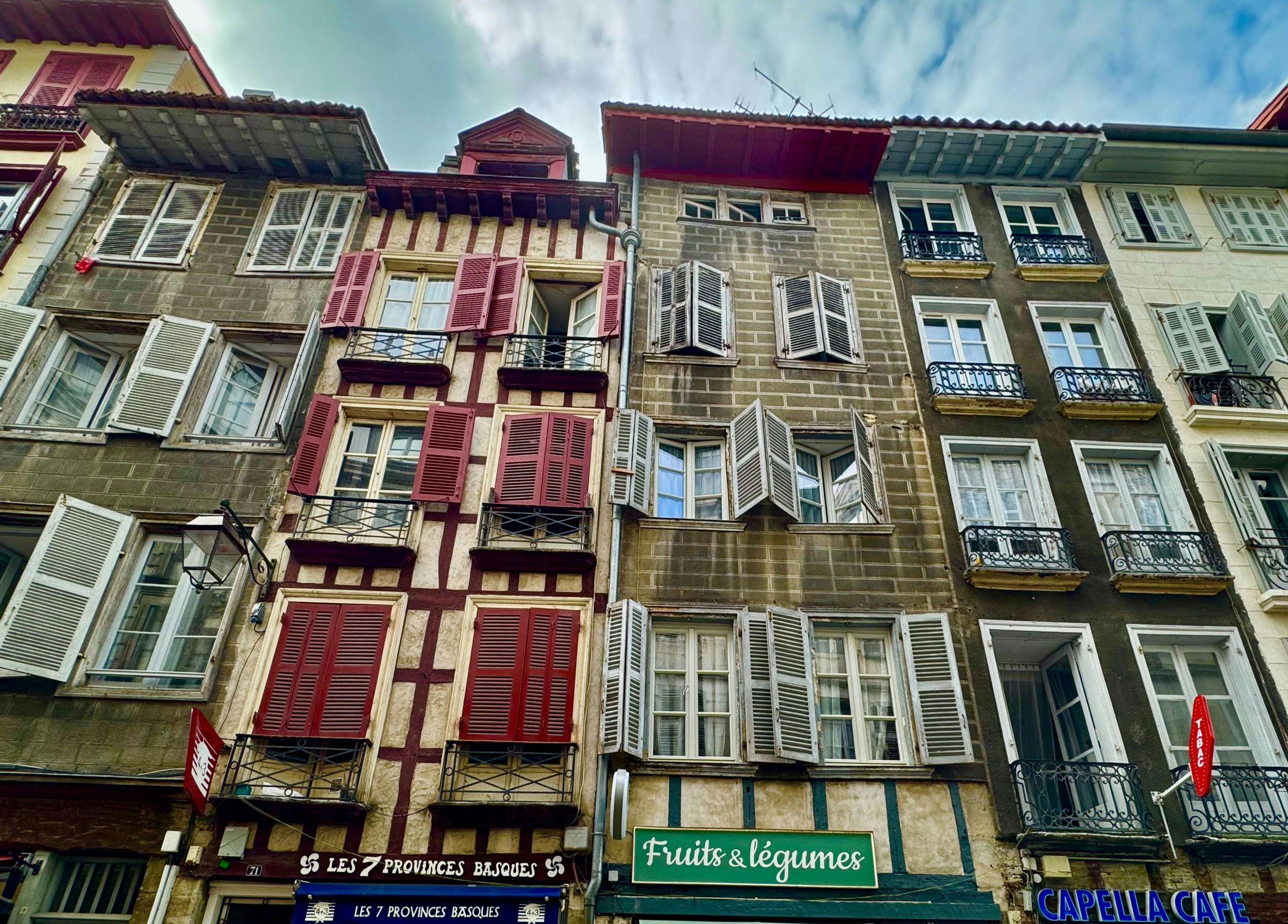 Bayonne enthüllt: Durch römische Mauern und gotisches Mauerwerk