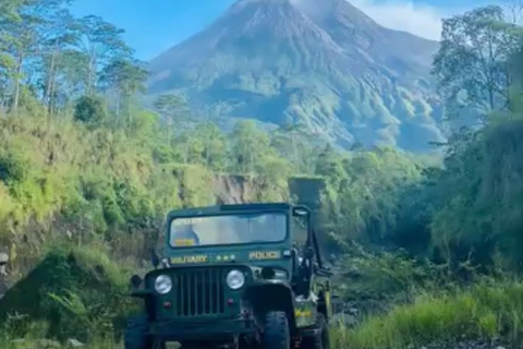 Yogyakarta: Borobudur Sunrise & Mount Merapi Jeep Tour
