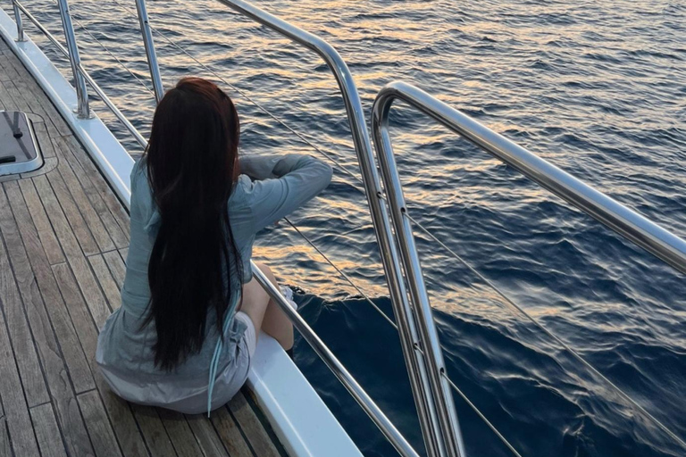 Jeju: Yacht Tour with Optional Sunset or Haenyeo Experience Sunset Tour