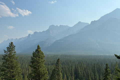 Von Banff aus: Shuttle-Bus nach Lake Louise und Moraine Lake.