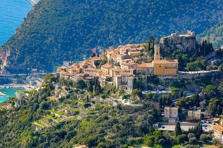 Esplorate Èze e la Costa Azzurra a bordo di una Renault Mégane E-Tech.Scopri Èze e la Costa Azzurra con una Renault Mégane E-Tech.