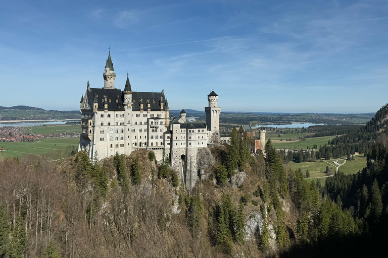 Füssen: Ticket de entrada sin colas al Castillo de Neuschwanstein con audioCastillo de Neuschwanstein: Recogida del ticket de entrada sin colas 09:30