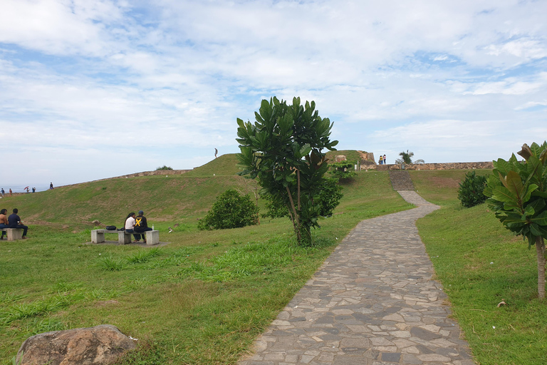 Galle Fort: Walk Through 400 Years of Sparking Stories
