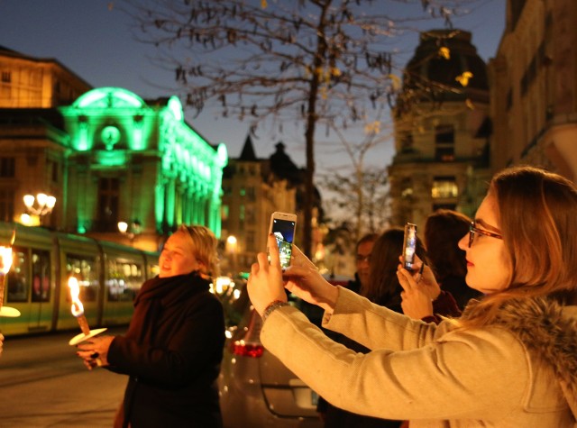 Visit Reims night tour with torches in Reims