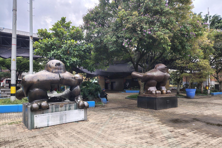 Medellín: Tour guiado a pie con paradas gastronómicas