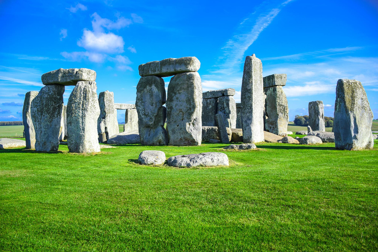 From London: Windsor Castle, Stonehenge, and Bath Day Trip Flexible Tour Option without Entries in English