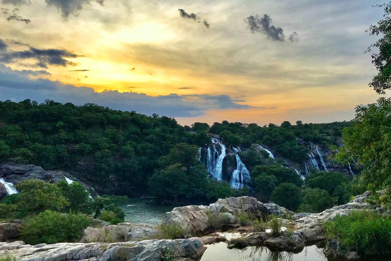 Wycieczka z Bangalore do buddyjskiego klasztoru i wodospadów Shivanasamudram