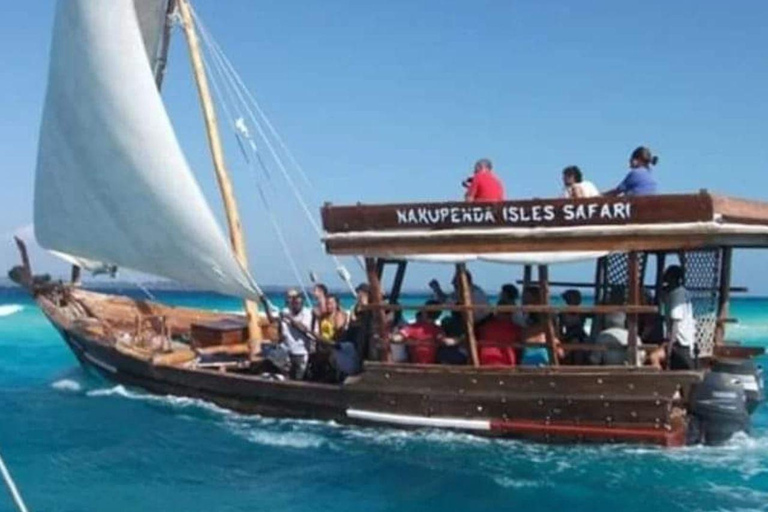 Zanzibar : baignade avec les tortues de mer et croisière en boutre au coucher du soleil