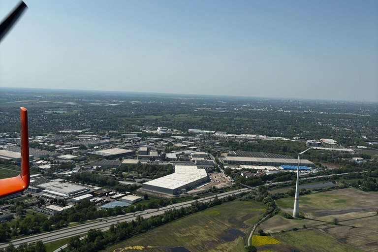 Scenic gyroplane flight over Bremen