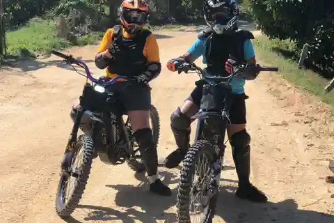 Koh Samui : Excursion dans la jungle en moto électrique SURRON