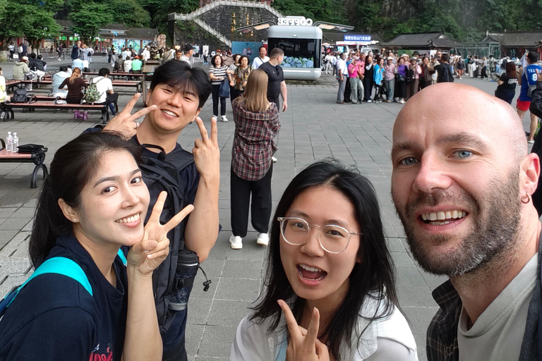 Private Tour Guide Service with Commentary in Zhangjiajie Private Guide (Spanish) – Per Day