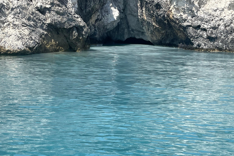Zakynthos: Navagio Beach and Blue Caves Boat Tour Around Zante by private boat