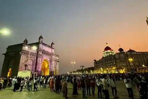 Mumbai By Night: Lights & Luminance