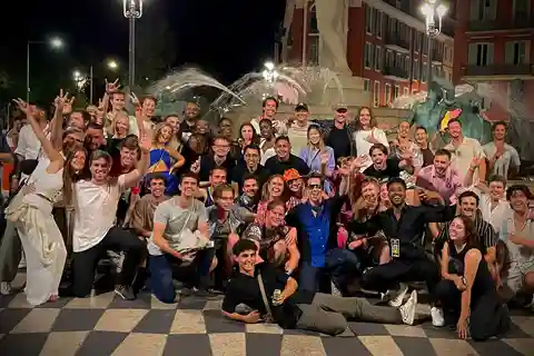 Pub Crawl Bordeaux: Drikk, le og møt verden