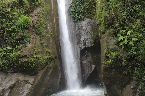 Yogyakarta: Hiking Nature Waterfall & Temples Tour Yogyakarta: Siluwok Waterfall & Temples Tour