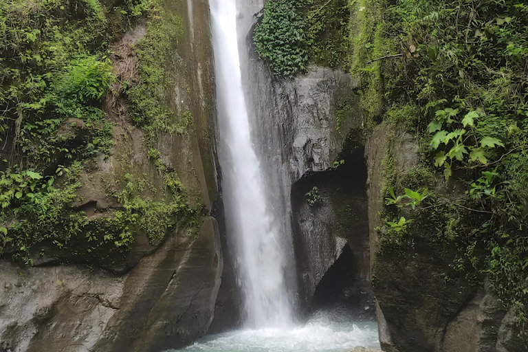 Yogyakarta: Hiking Nature Waterfall & Temples Tour Yogyakarta: Siluwok Waterfall & Temples Tour