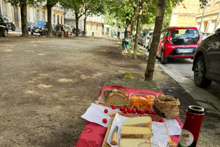 The Best of Bordeaux: E-Bike Tour with Pétanque & Appetizers