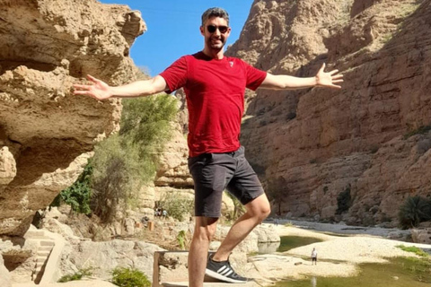 Muscat: Wadi Al Shab Oasis, Secret Cave & Sinkhole