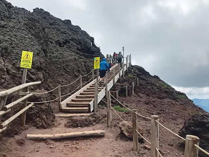 Oplev Det Gamle Pompeji Og V R Vidne Til Vesuvs Majest T Getyourguide