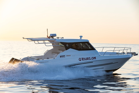 Mascate: passeio de barco particular pelas Ilhas Daymaniyat com mergulho com snorkel