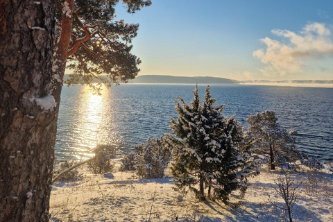 Oslo: Malmøya Guided Hike with Waffle & Salmon Tasting