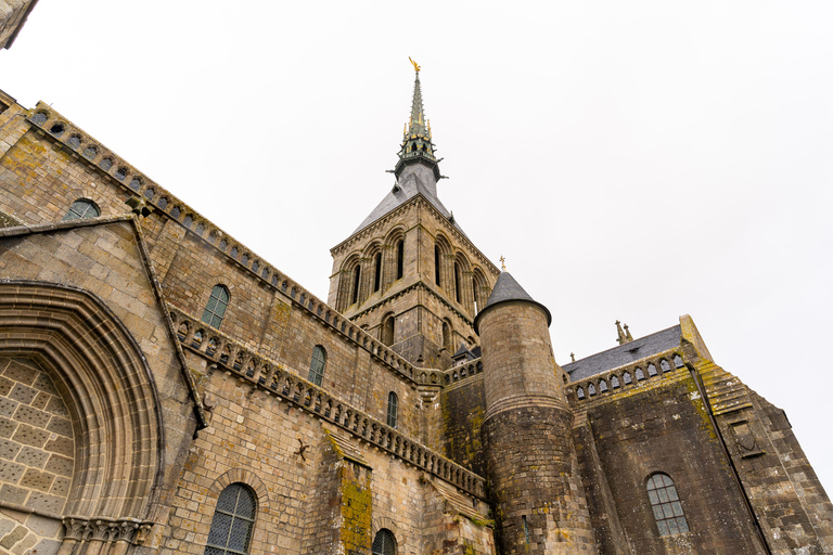 Depuis Paris : Excursion au Mont Saint Michel avec un guideDepuis Paris : Excursion d'une journée au Mont Saint Michel avec un guide