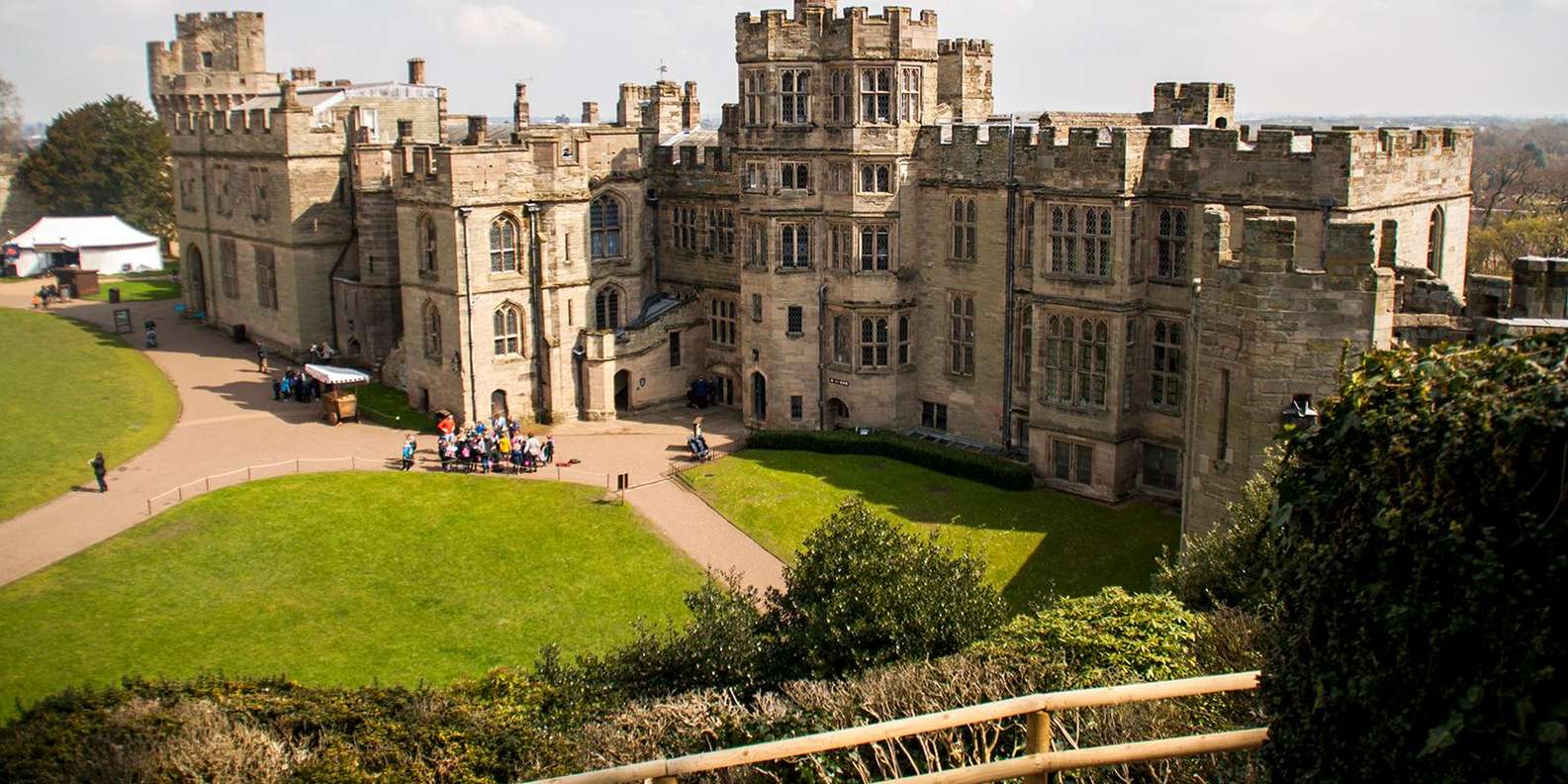 De Londres: Viagem de um dia de trem ao Castelo de Warwick | GetYourGuide, image size:1585x792